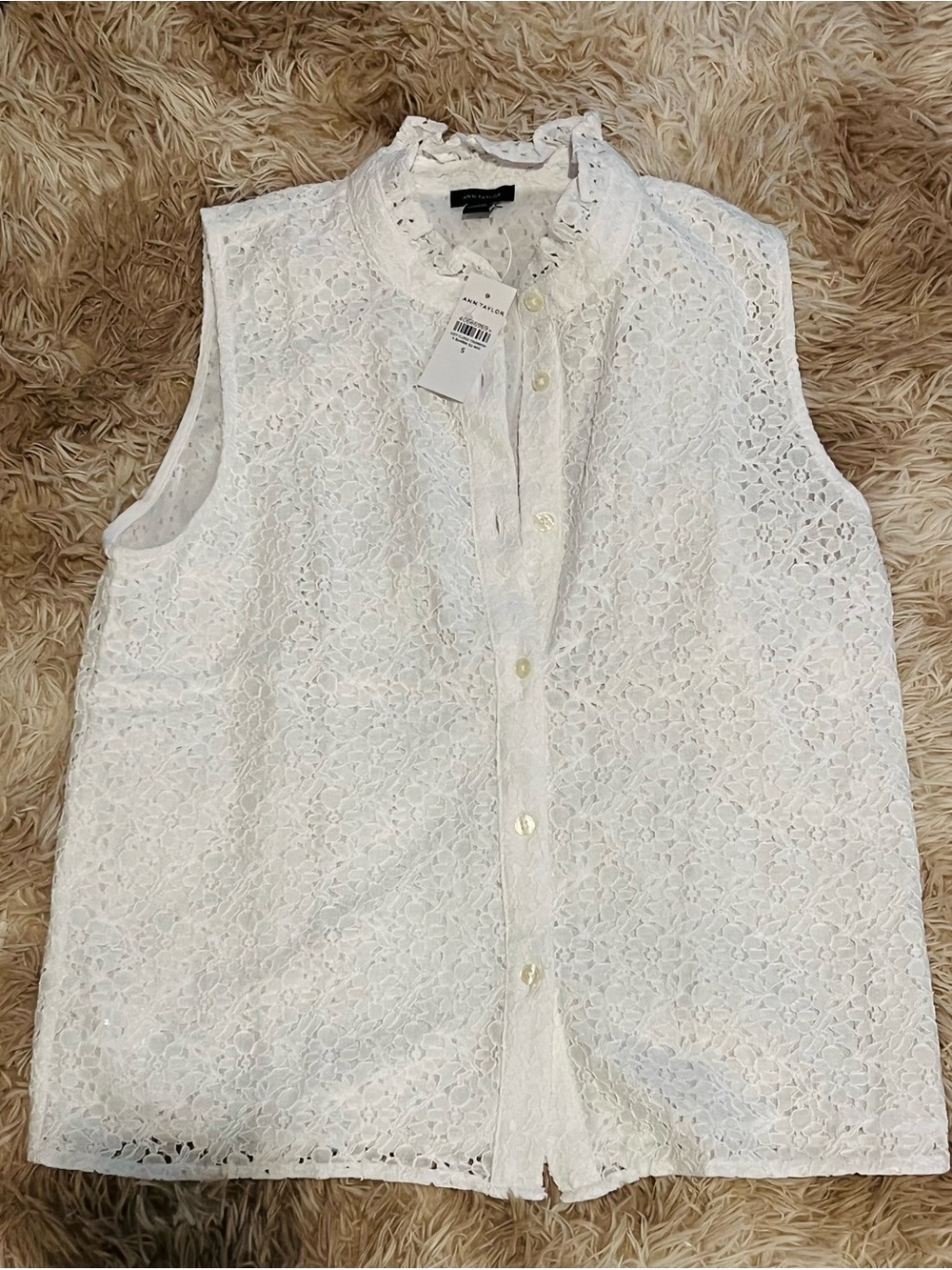 Ann Taylor White Lace Sleeveless Ruffle-Neck Button Top. Small. New w/Tags
